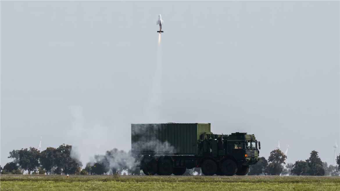 Rheinmetall FV-014, FV-014 loitering munition, Rheinmetall loitering munition, Containerized Missile Launcher, German loitering munition, unmanned weapons system, precision strike munition, mobile loitering munition, FV-014 launch test, Rheinmetall unmanned systems,